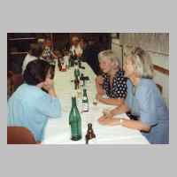 080-2192 10. Treffen vom 1.-3. September 1995 in Loehne - Wo sind die Maenner... Vielleicht an der Theke.JPG